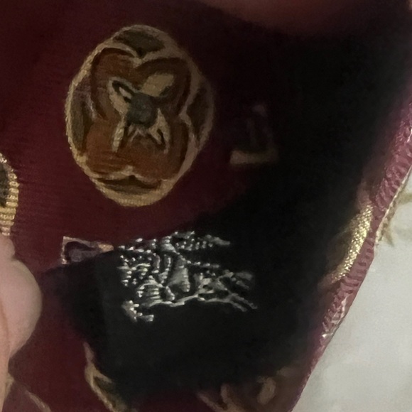 Vintage Burberrys of London 100% silk Medallion Print - Picture 4 of 6